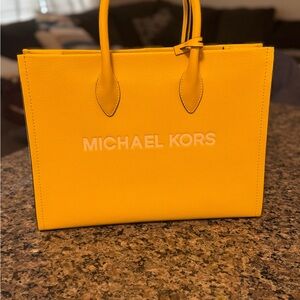 Michael Kors Yellow Tote Vibrant Mirella design